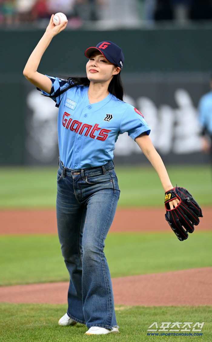  The first pitch of the musical 'Aladdin' Minkyungah