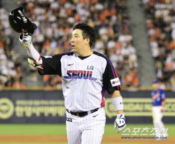  Kim Hyun-soo achieves 2,500 hits in his professional career