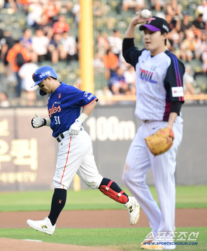  Son Ah-seop's first at-bat is a disappointing infield flyout