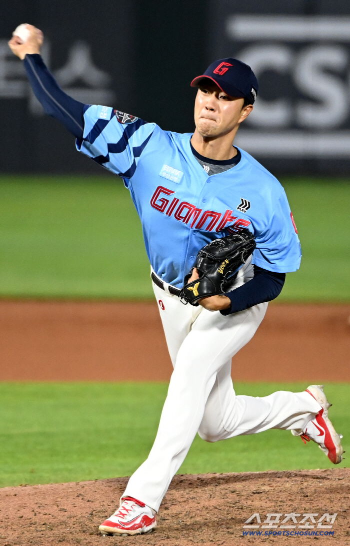  Yoon Sung-bin, 2K scoreless clean throw in 1 inning