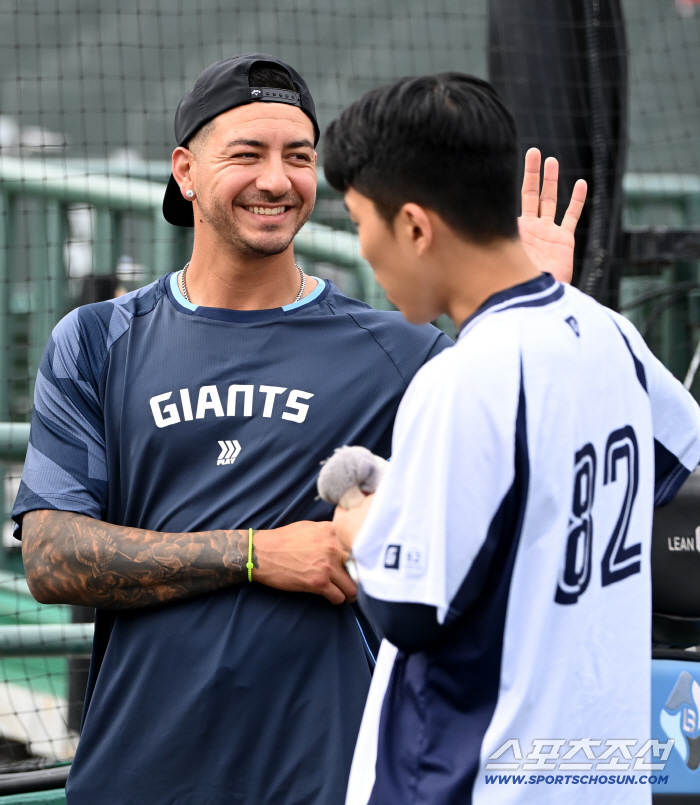 Safety bread? I don't need it! Kim Tae-hyung's eyes are only facing up...The reason why he released a 10-win pitcher for the first time in history 