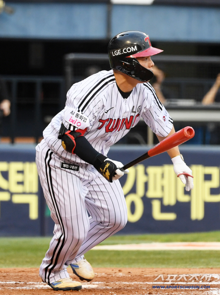 2 consecutive wins → 1st place in the 3G race → Dokju system. Austin's first home run one run in seven innings of Chirinos, an 8-1 complete victory. It's LG's generation now. Hanwha to Lotte for 3 consecutive losses 3.5G cars