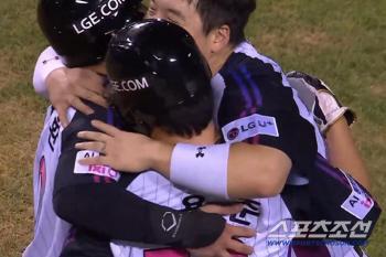 After the joy of ending. Oh Ji-hwan and Kim Hyun-soo, who are a rookie hugger. And a finishing hitter. This is why LG is doing well. 
