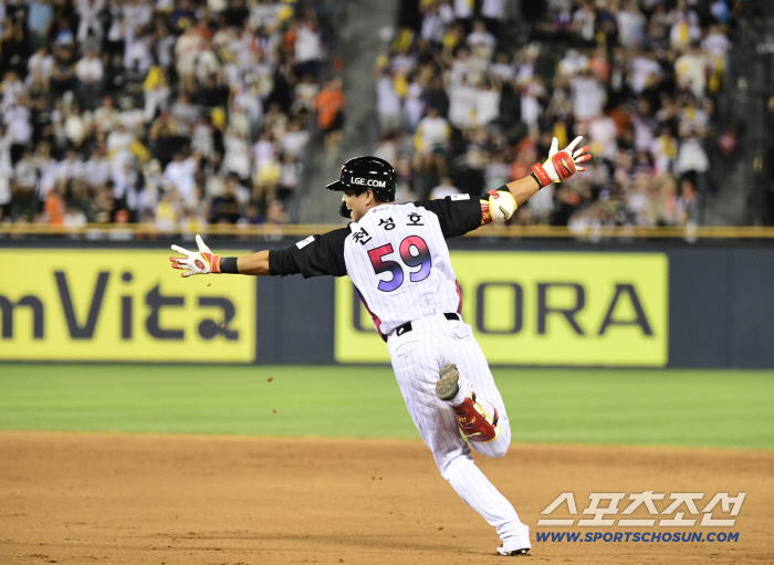After the joy of ending. Oh Ji-hwan and Kim Hyun-soo, who are a rookie hugger. And a finishing hitter. This is why LG is doing well. 