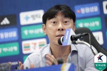 Coach Shin Tae-yong's inaugural goal for the first time in 13 years is ACL, and if he scores one goal, he will play soccer with two goals
