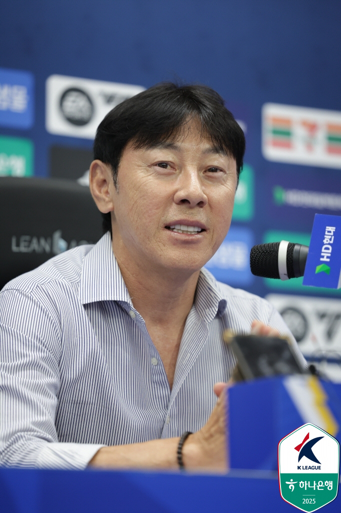 Coach Shin Tae-yong's inaugural goal for the first time in 13 years is ACL, and if he scores one goal, he will play soccer with two goals