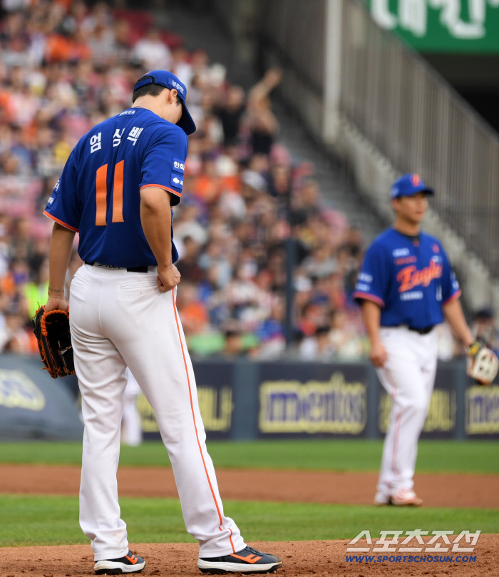 If he had given up Kim Bum-soo, he would have allowed six runs in one inning of Um Sang-baek's shock. the master's faith was in vain