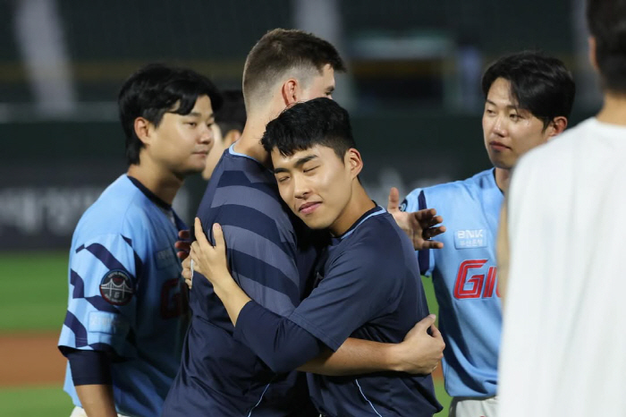 I'll remember the first time my brothers in Busan were kicked out with 10 wins...Davison's Leaving Goodbye Memories and Friendship for Life
