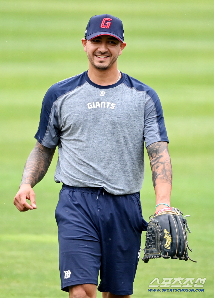 It rained against Velazquez's catch ball and the rain forecast is full → Lotte SSG match was canceled early in the rain