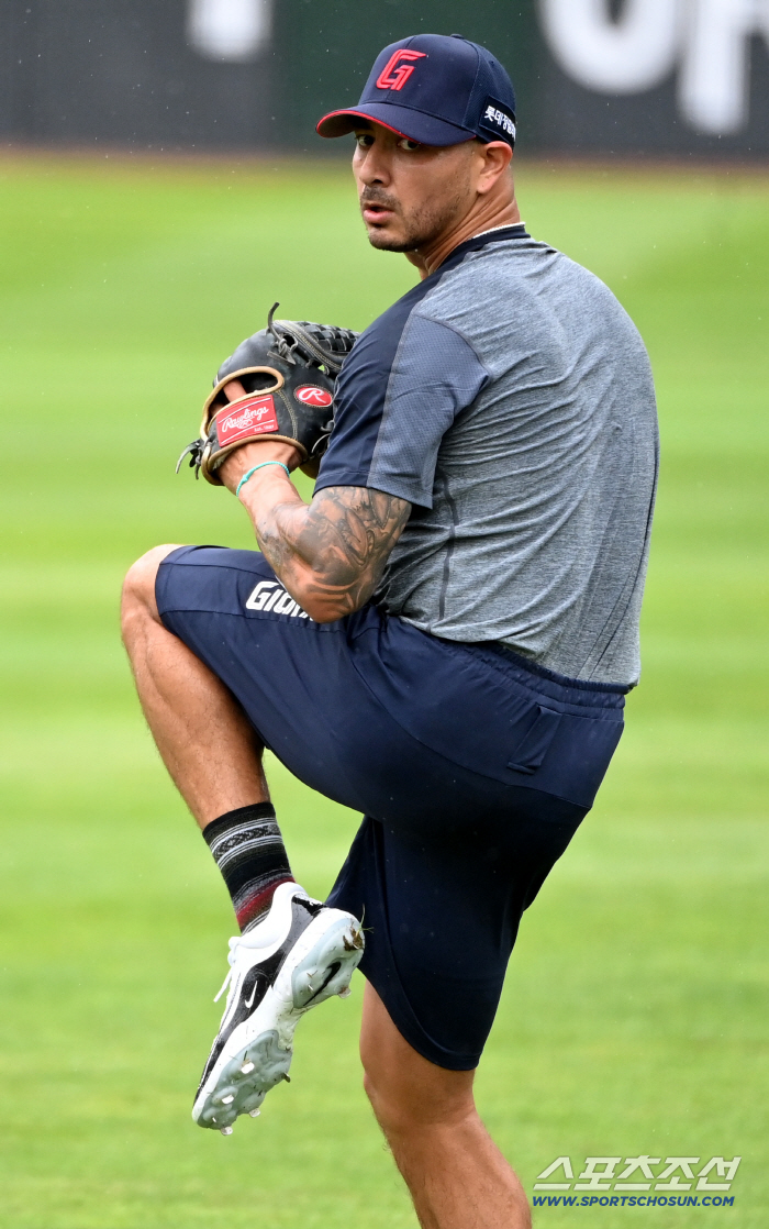 It rained against Velazquez's catch ball and the rain forecast is full → Lotte SSG match was canceled early in the rain