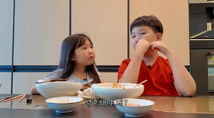 Jang Yoon-jung's daughter declares non-marriage at only 8 years old. Do you really have to get married? Do Kyung Wan is doomed (Pyojung TV)