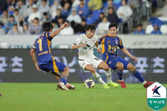  Shin Tae-yong of the Nannom Returns, who brought good luck, defeated Jeju 1-0 in his debut match as Ulsan head coach...Rubik'sson's winning goal escapes 7 consecutive winless games