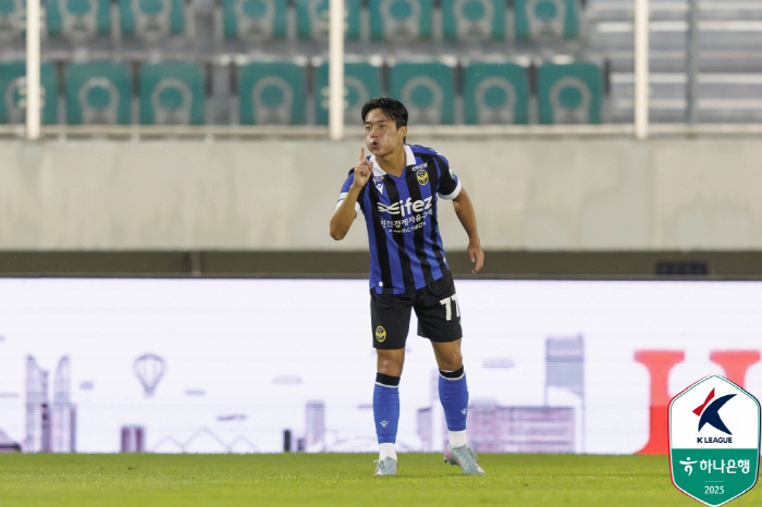  His main focus is microphone, Lee Il-Chenko Announcement...Suwon beats Ansan 31 in variables and maintains an 8-point gap with Incheon