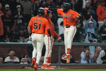 Lee Junghoo hit it again! 1 hit, 2 runs, 7G hits in a row, hot August 0.3933 straight SF 50 Washington