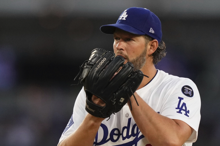 Lee, who Kershaw should be grateful for, faced off with decisive diving catch  reversal two-run shot 3000K Legend, and became 218 wins with Scherzer