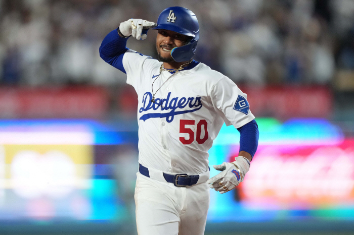 Lee, who Kershaw should be grateful for, faced off with decisive diving catch  reversal two-run shot 3000K Legend, and became 218 wins with Scherzer