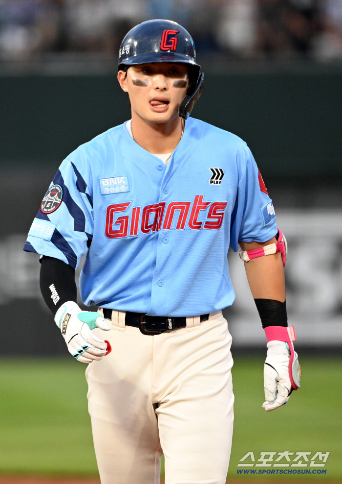 Lotte with the best team batting average? → 7th place in the second half of the year...The two men who hit 100% marked by Kim Tae-hyung should survive 