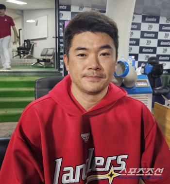 My path? Oh Seung Hwan opened it for me Born in 1982, the golden generation is leaving...Respect delivered by the immortal hold king. 