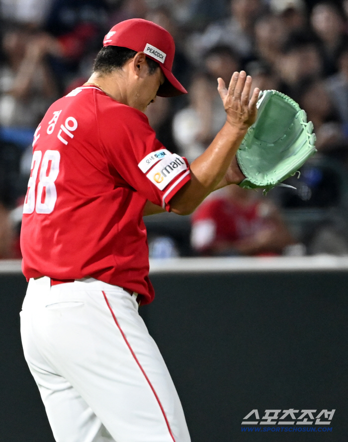 My path? Oh Seung Hwan opened it for me Born in 1982, the golden generation is leaving...Respect delivered by the immortal hold king. 