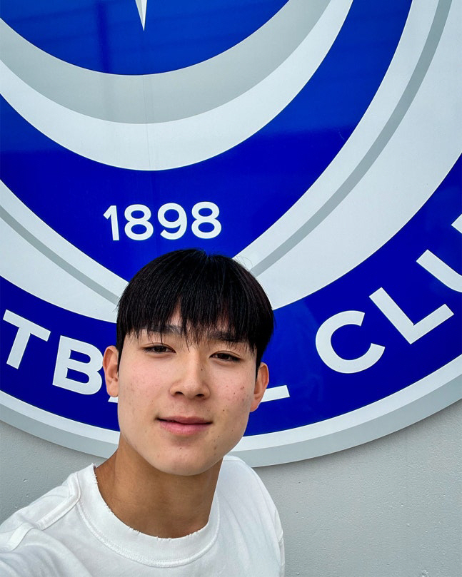 There are no Korean players in Tottenham! Yang Min-hyuk enjoyed watching the Championship's Portsmouth loan YANG play