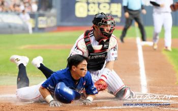  LG catcher Park Dong-won caught Hanwha Son Ah-seop at home