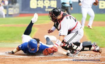  LG catcher Park Dong-won caught Hanwha Son Ah-seop at home