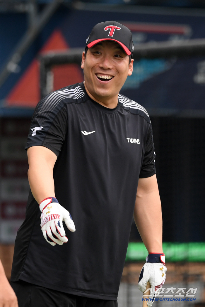  LG Kim Hyun-soo smiles