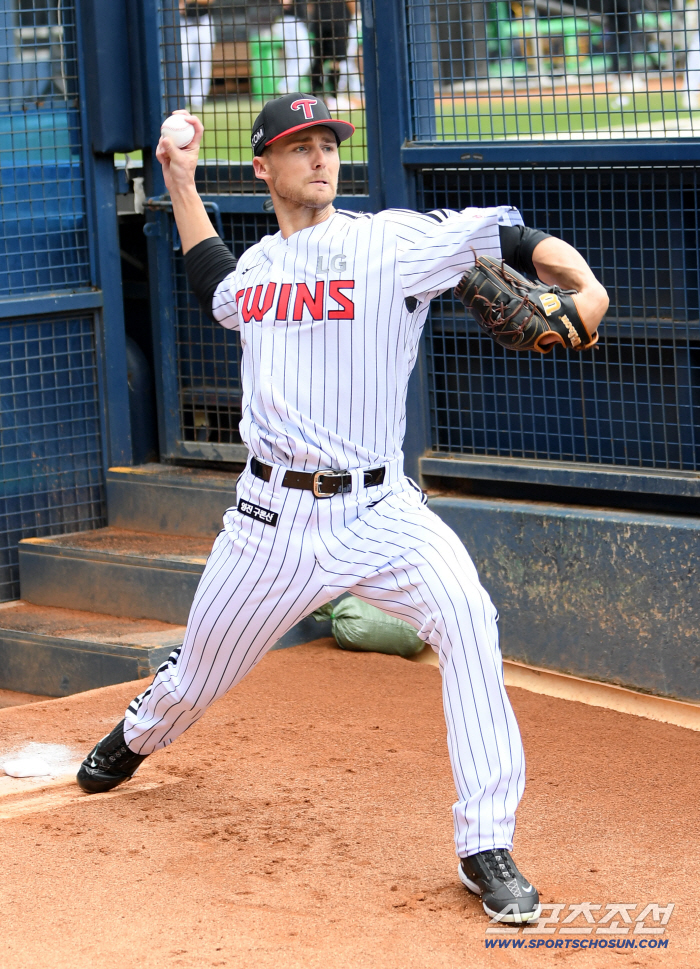  Tolhurst New Foreign Pitcher