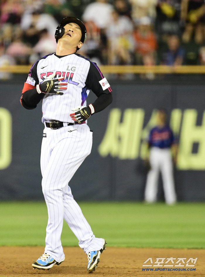A play that shouldn't be missed at all. An unusual rebuke of a second baseman who stopped at third base on a walk-off double. And a second leg. But it was a miss from the coaching staff