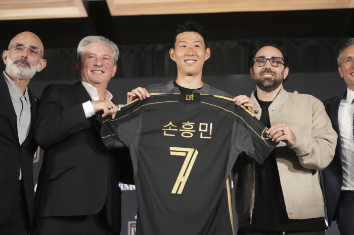 Son Heung-min has taken over LA!→One step up to the top in uniform sales ever, this is the No. 1 sale of dignified products by soccer GOAT Sonny