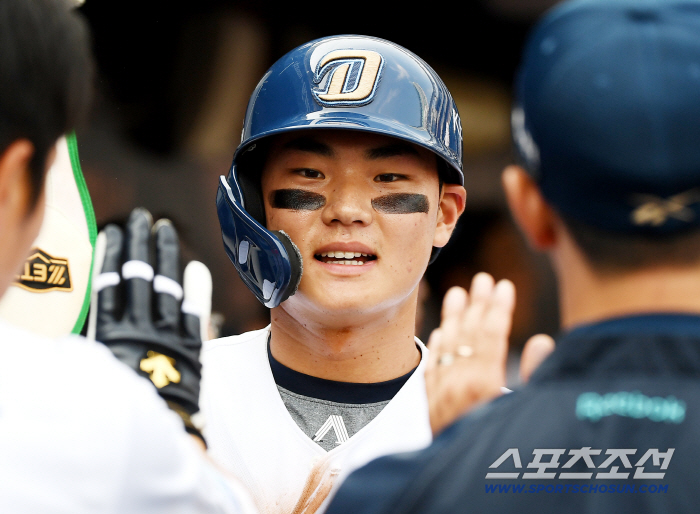 You don't know how fierce the head fight is between Lee Bum-ho, who blocked it with a shortstop cut, right? 