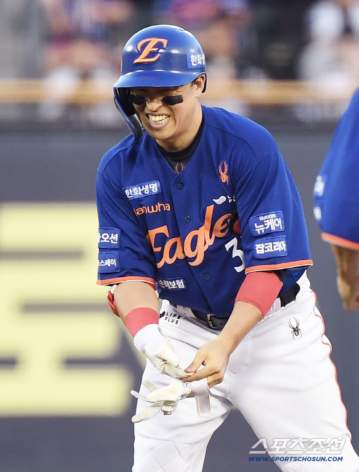 20 → 22 → 52 → 54 Hanwha barely lost three consecutive games and approached No. 1 by 2G. The end of the master's praise is Son Ah-seop's praise for showing quick adaptability
