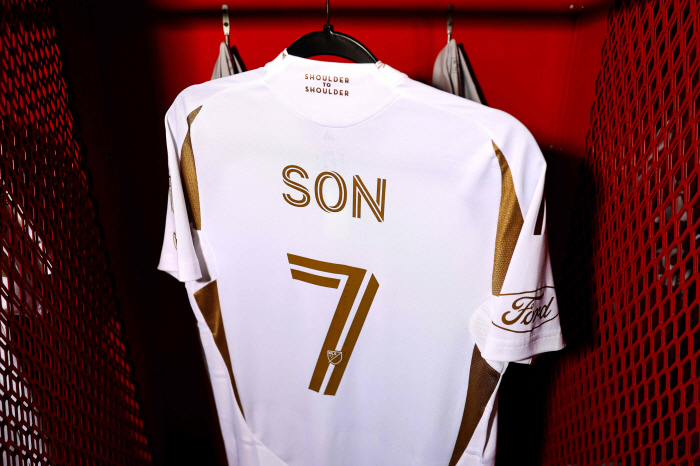  Let's start conquering the U.S.! Son Heung-min finally made his MLS debut! 15 minutes into the second half of the game against Chicago