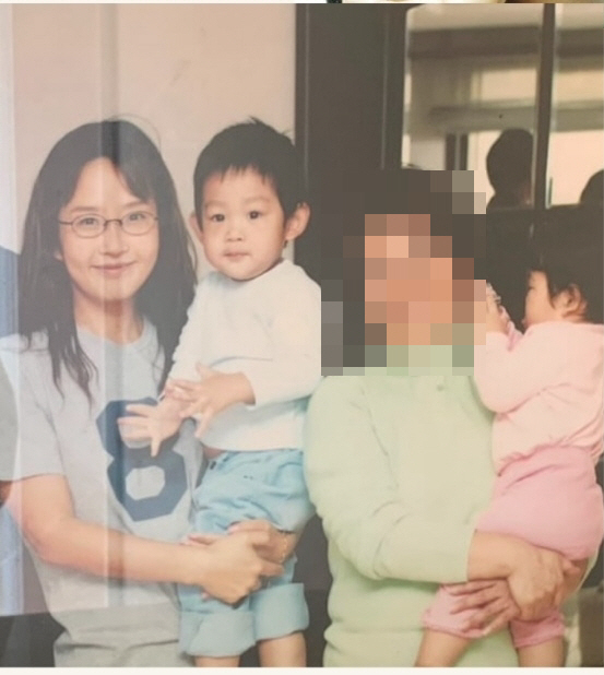 Choi Jun-hee and Choi Jin-sil are moved by the release of the picture...She left 17 years ago, but she's still beautiful