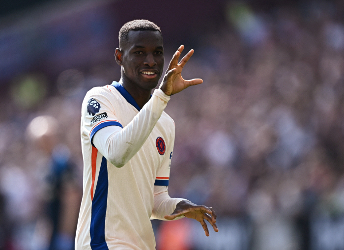 Exclusive report! Chairman Levi's sanity chooses the shock of filling the vacancy of legendary Son Heung-min to recruit 150 billion triangular strikers in the front line