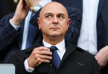 Has there been such a comfortable transfer in Tottenham's history? Kane Interrupts Transfer After Gentleman's Agreement, GOODBYE Chairman Levi's Legendary Treatment of Son Heung-min