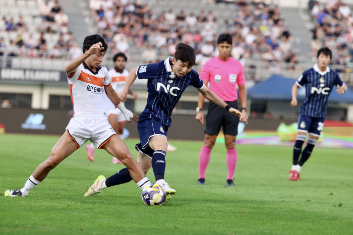 Hot battle E-Land, 00 draw with Hwaseong, 3 undefeated  3 clean sheets 