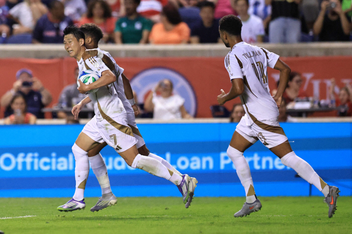 I know. I'm good when I'm here! Tottenham is shocked by the lightning speed, and the era of MLS Son Heung-min has begun. Sudden excitement...I'm 33 years old. I'm surprised