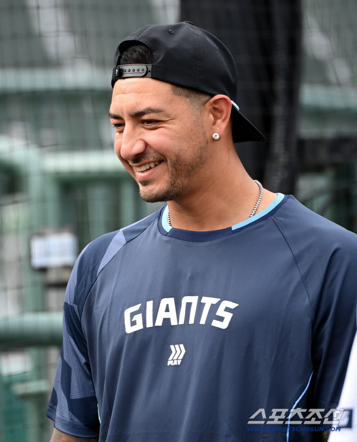 I'm in front of the milestone… Ponce's First Defeat Gift? I'm here to prove it Lotte's ultra-light speed work for Velazquez surprised Hanwha 