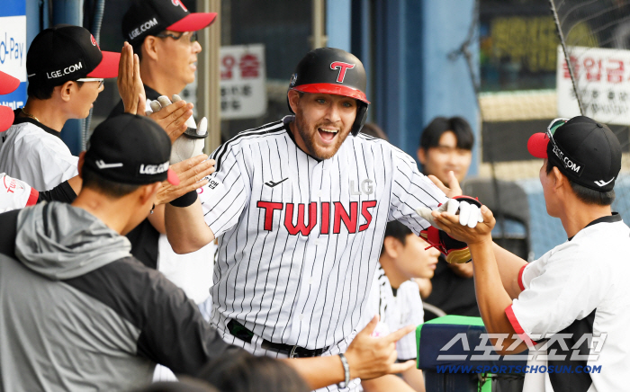 I'm sure it's a big deal After a month's rest, he played one game in the second team and five games in the first team, batting average of 0.381. Austin's secret is