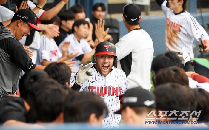 I'm sure it's a big deal After a month's rest, he played one game in the second team and five games in the first team, batting average of 0.381. Austin's secret is
