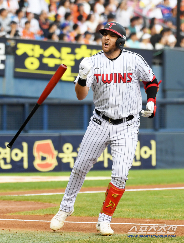 In addition, the gap widened with Hanwha manager Kim Kyung-moon's No. 1 LG, who is suffering from an unknown slump that has collapsed 7.8 billion FA