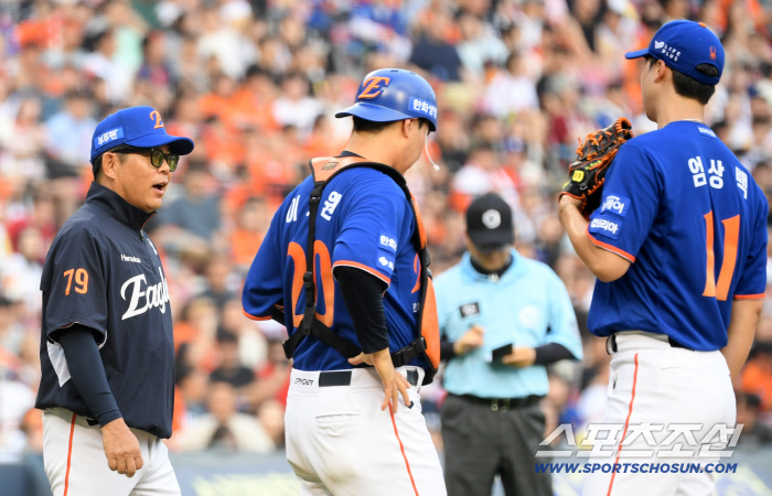 In addition, the gap widened with Hanwha manager Kim Kyung-moon's No. 1 LG, who is suffering from an unknown slump that has collapsed 7.8 billion FA