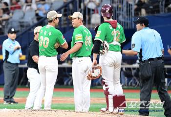 Kiwoom Joo Seung-woo replaced his right elbow because he felt uncomfortable → Hospital examination on the 11th