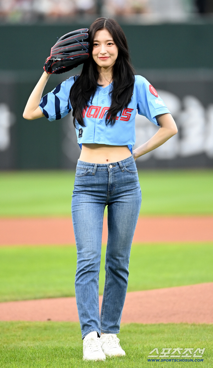  ARIN, you look good in blue uniform