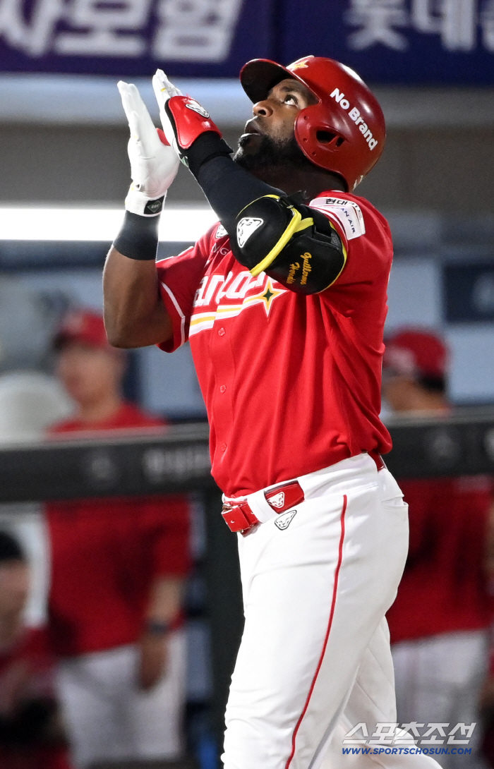  Eredia, three-run and confident