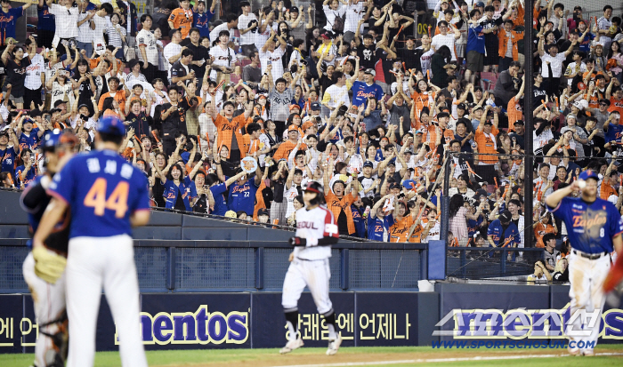  Hanwha fans cheering for Seungri