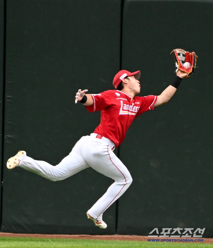  Jihoon Choi, good defense to save Kim Gunwoo.