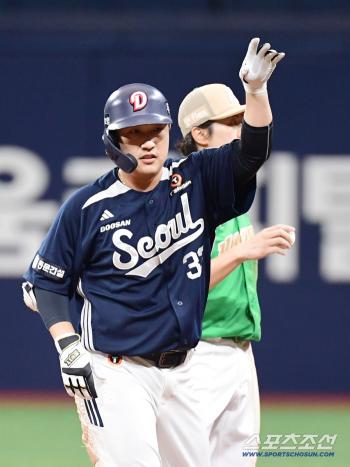  Kim In-tae's two-run double to save the chance to pinch hit