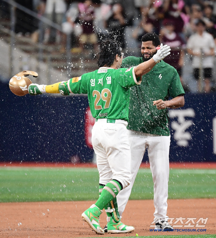  Lim Ji-yeol's cool finishing hit in the bottom of the ninth inning
